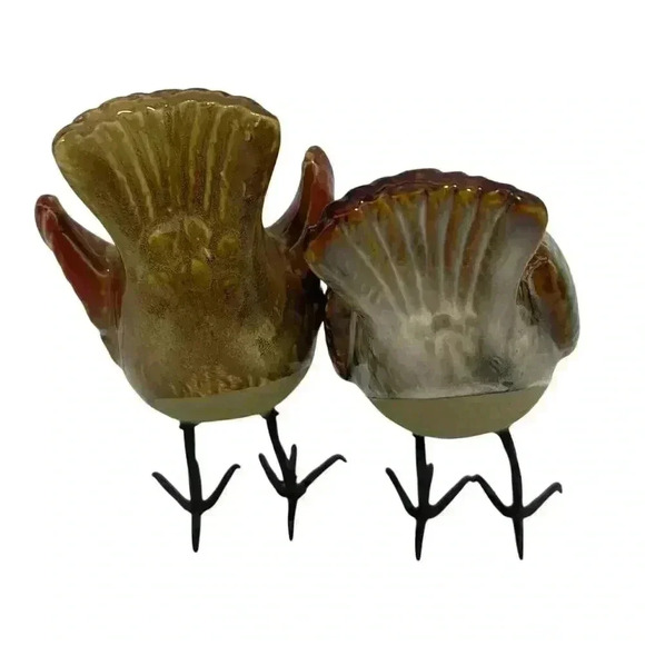 Set of Two Ceramic Bird Figurine Glossy Finish Metal Legs 5.25 Inches Tall - Picture 3 of 4